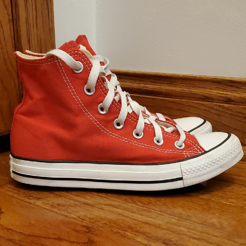 Converse Red and White High-Tops W 7 / M 5